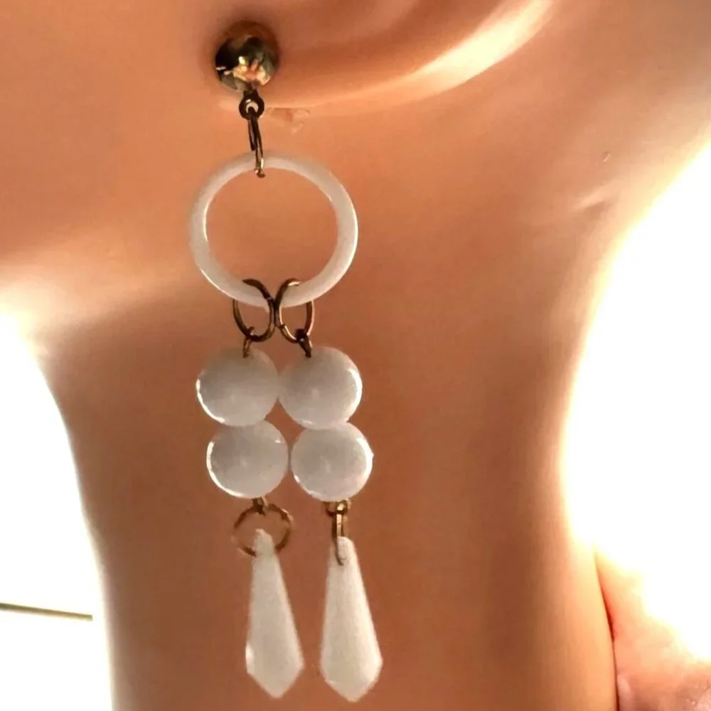 White Dangle Earrings Vtg Plastic Bead Drops Gold-Tone Accents Lightweight Long - Picture 2 of 8